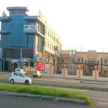 Hotel Ashish Continental Phagwāra Dış mekan fotoğraf